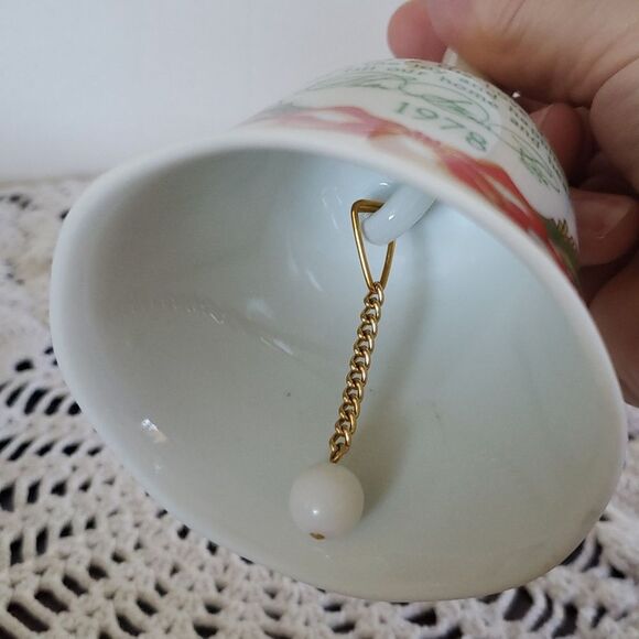 Vintage 1978 Helen Steiner Rice Porcelain Collectible Christmas Bell - Picture 6 of 6